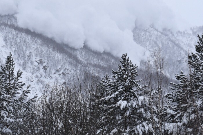 Спасатели предупредили об угрозе схода лавин в горах Кабардино-Балкарии