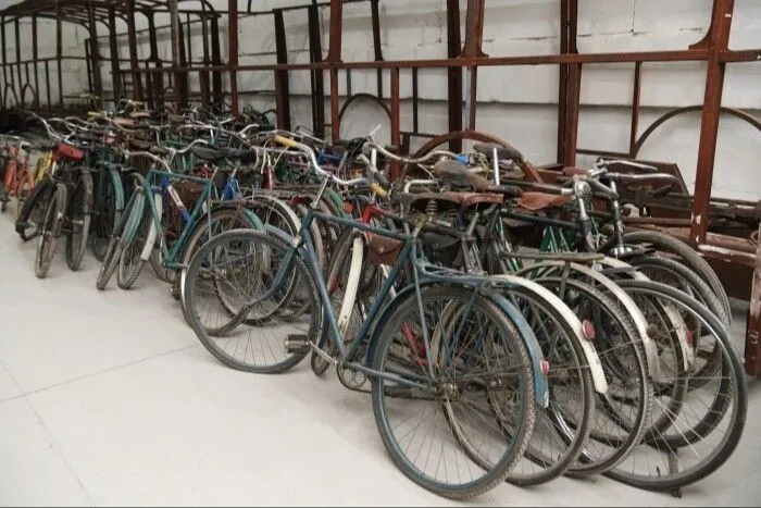 Брошенные мигрантами на российско-финской границе велосипеды отдадут детям