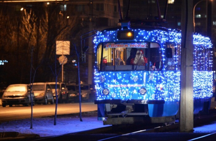 Три новогодних трамвая начали курсировать по Нижнему Новгороду