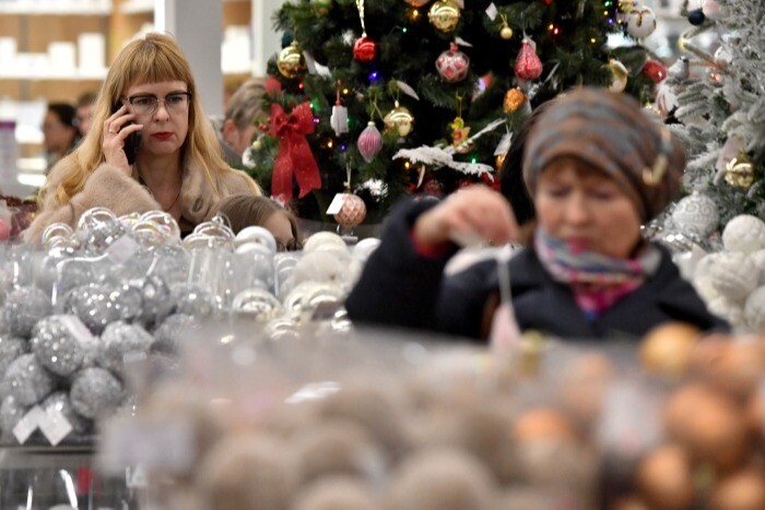 Опрос: среднестатистический россиянин планирует потратить на празднование Нового года 54 тыс. рублей