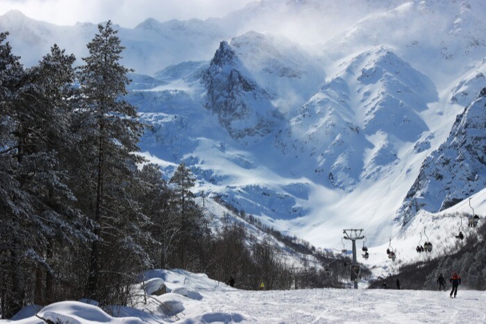 Спасатели предупредили о возможном сходе лавин в горах Северной Осетии