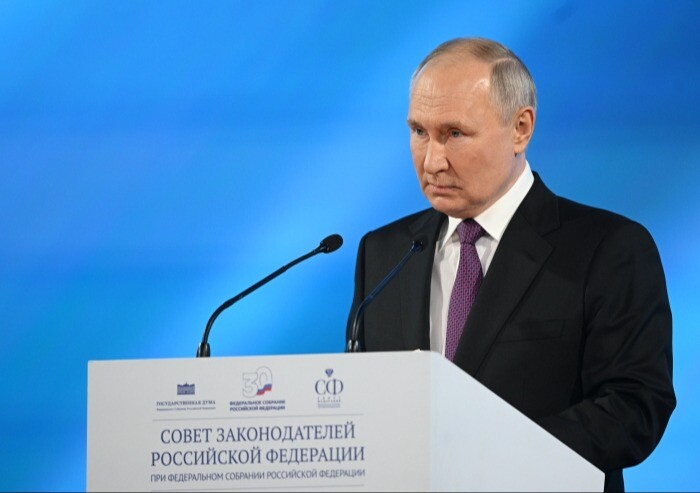 Путин призывает продолжить активную работу парламентской группы по вопросам СВО