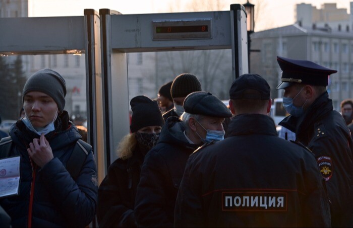Омским правоохранителям будут доплачивать за поддержание общественного порядка