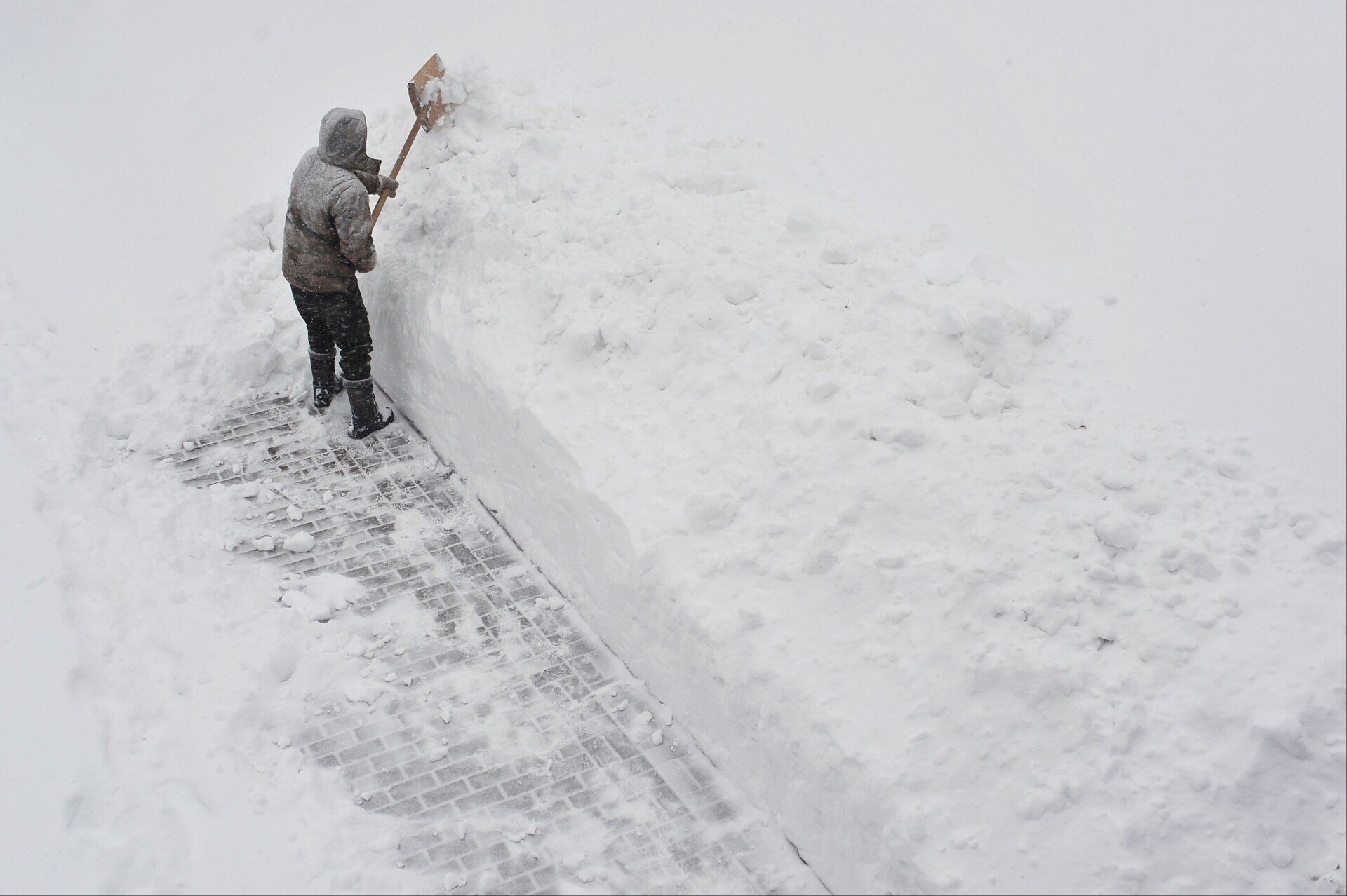 Чиновники в Екатеринбурге остались без выходных из-за плохой уборки снега