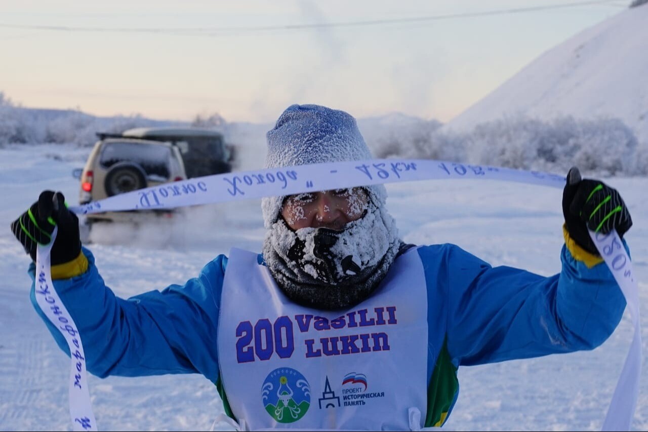 Около 40 человек пробежали экстремальный марафон в Якутии в минус 55 градусов