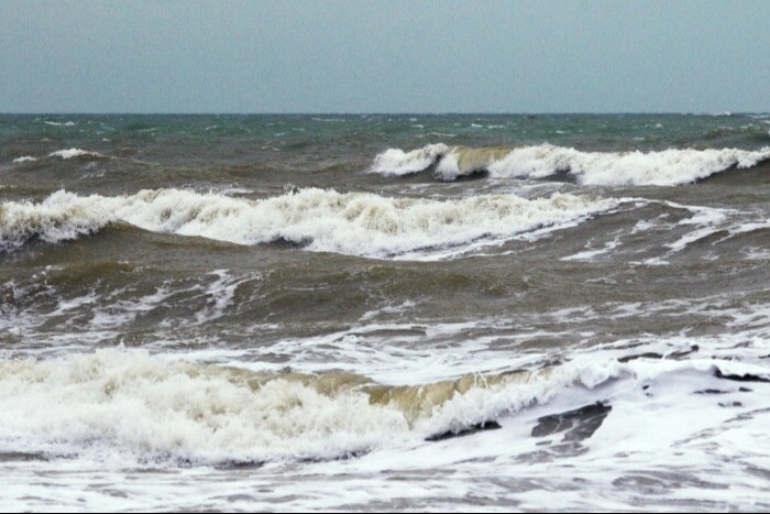 Спасатели предупреждают о сильном шторме в Татарском проливе и возможности обледенения судов