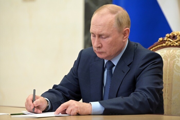 Путин свои указом гарантировал многодетным семьям оказание мер соцподдержки