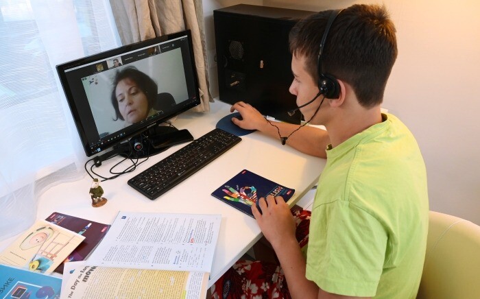 Студенты помогают готовиться к экзаменам школьникам курского приграничья
