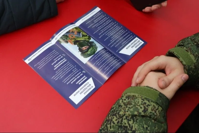 Смоленская область увеличила единовременные выплаты военнослужащим-контрактникам