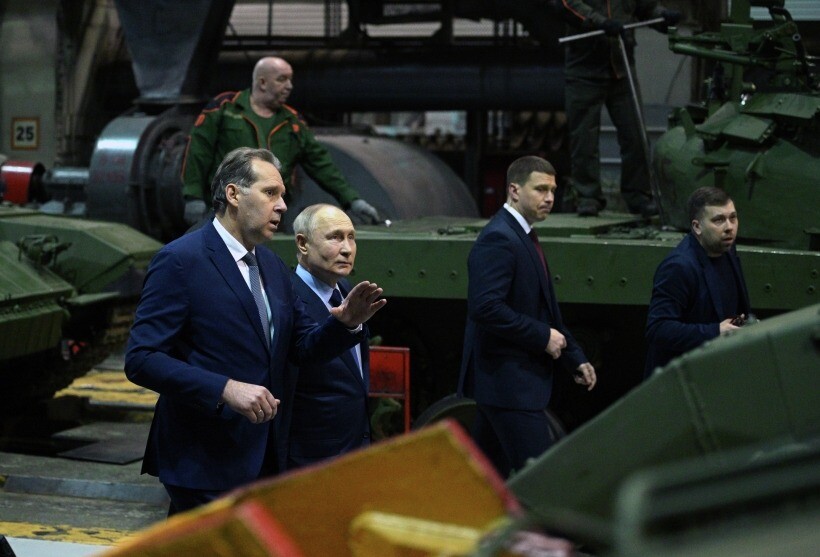 Путин посетил "Уралвагонзавод", где ознакомился с образцами производимой бронетехники