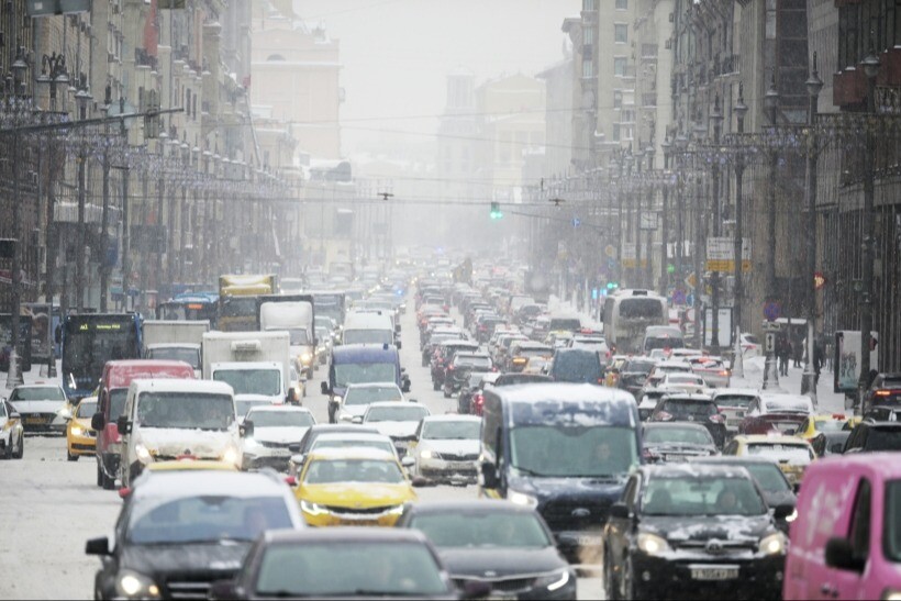Дептранс рекомендует москвичам пользоваться городским транспортом из-за снегопада