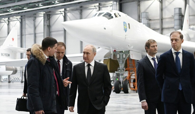 Путин о полете на Ту-160М: техника отличная, можно принимать в состав ВС