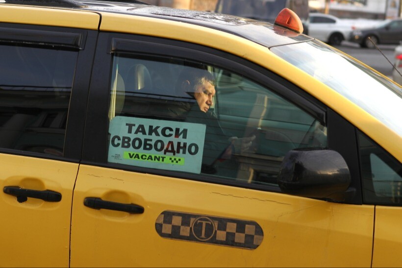 Мигрантам в Якутии запретили работать в такси