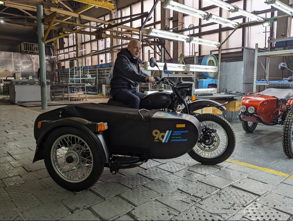 Единственный в мире производитель мотоциклов с коляской начал сборку серии к 90-летию Свердловской области