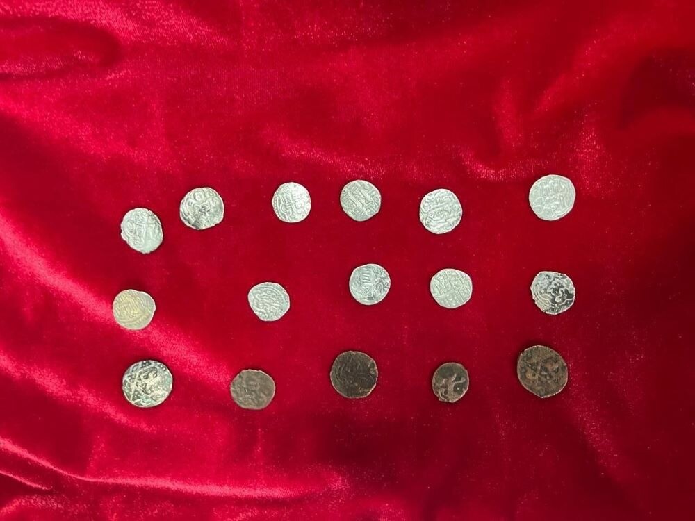 Найденные в башне монеты Золотой орды передали музею краеведения в Ингушетии
