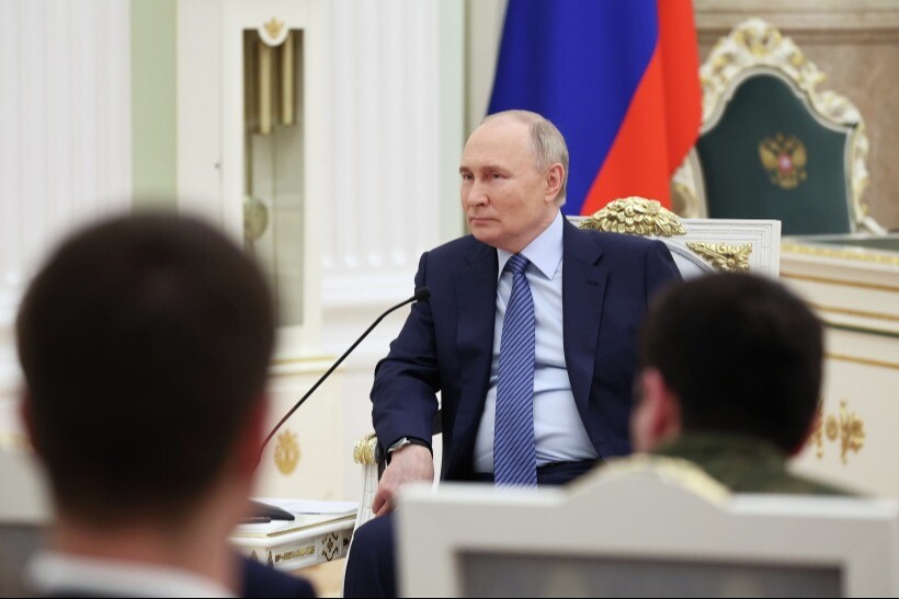 Путин назвал консолидацию общества главным оружием России