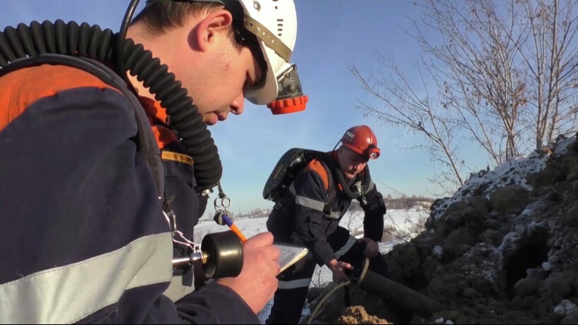 Спасатели МЧС следуют к обрушившемуся руднику в Амурской области, под завалами могут находиться 13 человек
