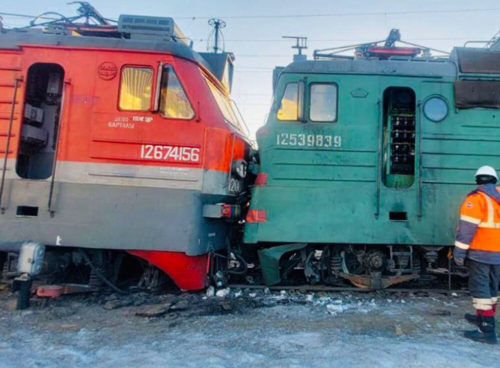 Два локомотива столкнулись в Челябинской области, пострадавших нет - СКР
