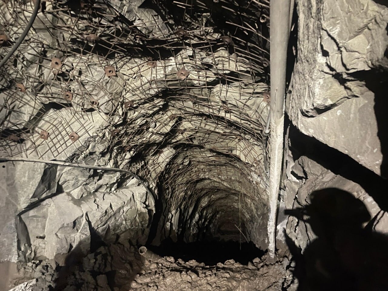 Около 3 тыс. кубометров грунта вывезено после обрушения на руднике в Приамурье