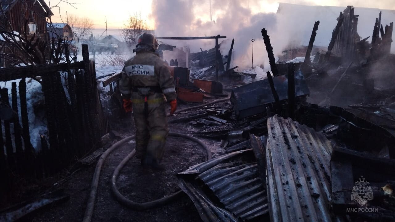 Трое детей и их мать погибли при пожаре в свердловском поселке
