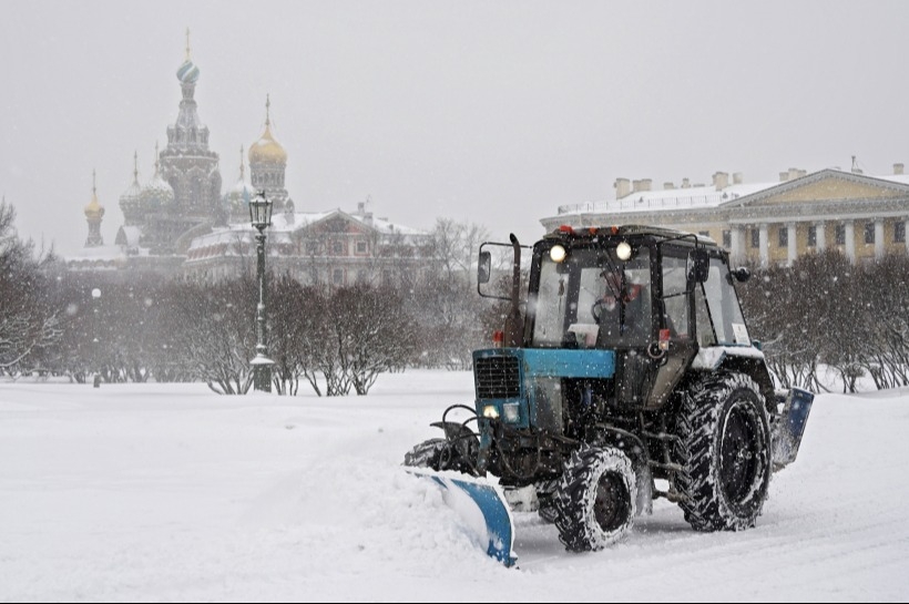Свыше 3 млн кубометров снега убрали с улиц Петербурга с начала зимы