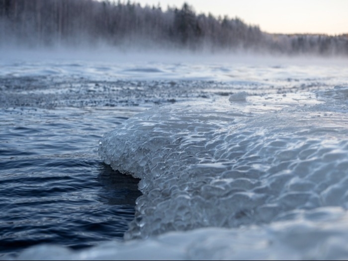 МЧС предупредило об опасности выхода на лед у юго-восточного побережья Сахалина