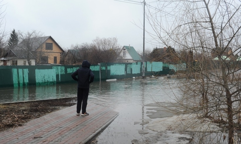 Свыше 60 домов подтоплены в Оренбурге из-за паводка, семь человек эвакуированы