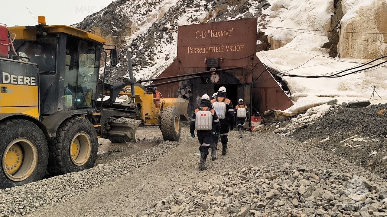 Поиски рабочих на месте обвала на руднике "Пионер" прекращены