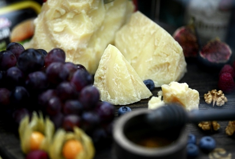 Сыр: польза и вред для организма. Можно ли есть сыр каждый день?
