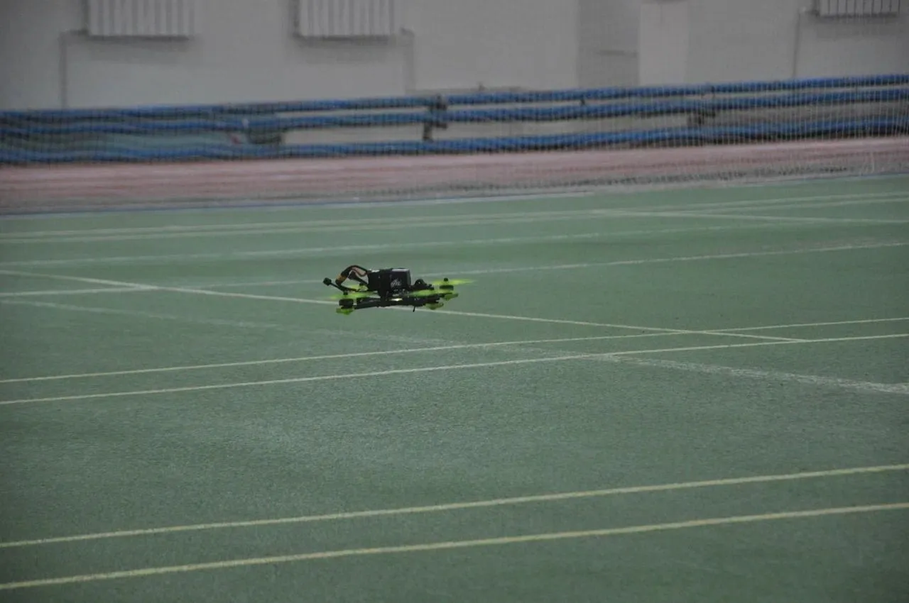 Более 60 спортсменов приняли участие в первом фестивале гонок дронов в Грозном