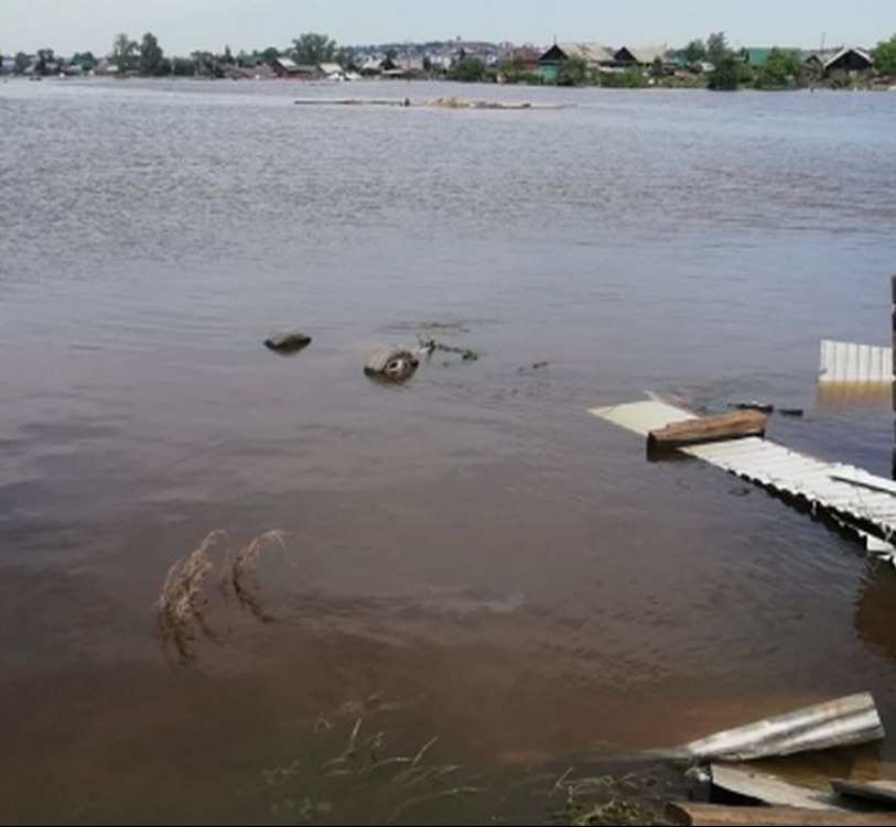 В Оренбургской и Курганской области остаются подтопленными тысячи домов