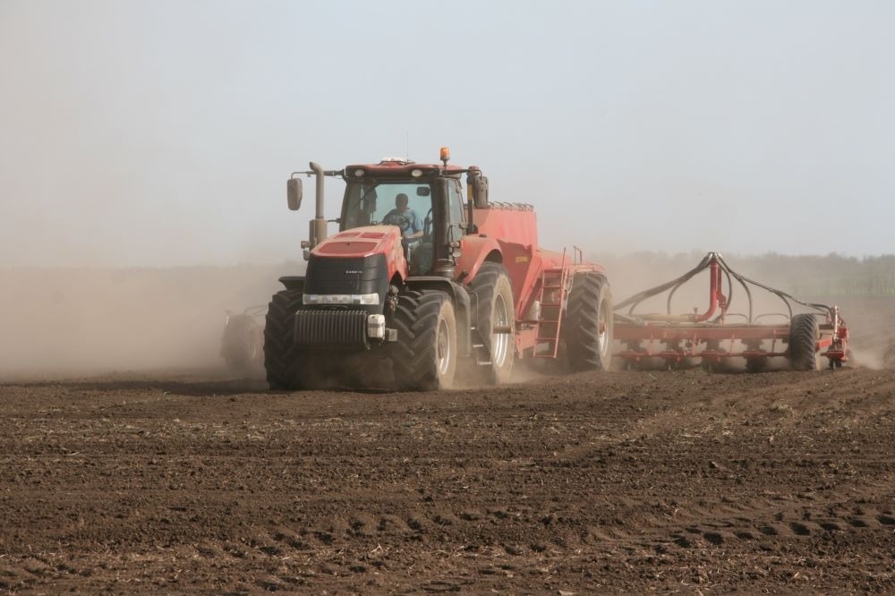Аграрии Ростовской области засеяли яровыми почти 40% запланированных площадей