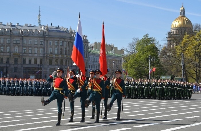 Парад Победы с участием более 4 тыс. военнослужащих прошел в Петербурге