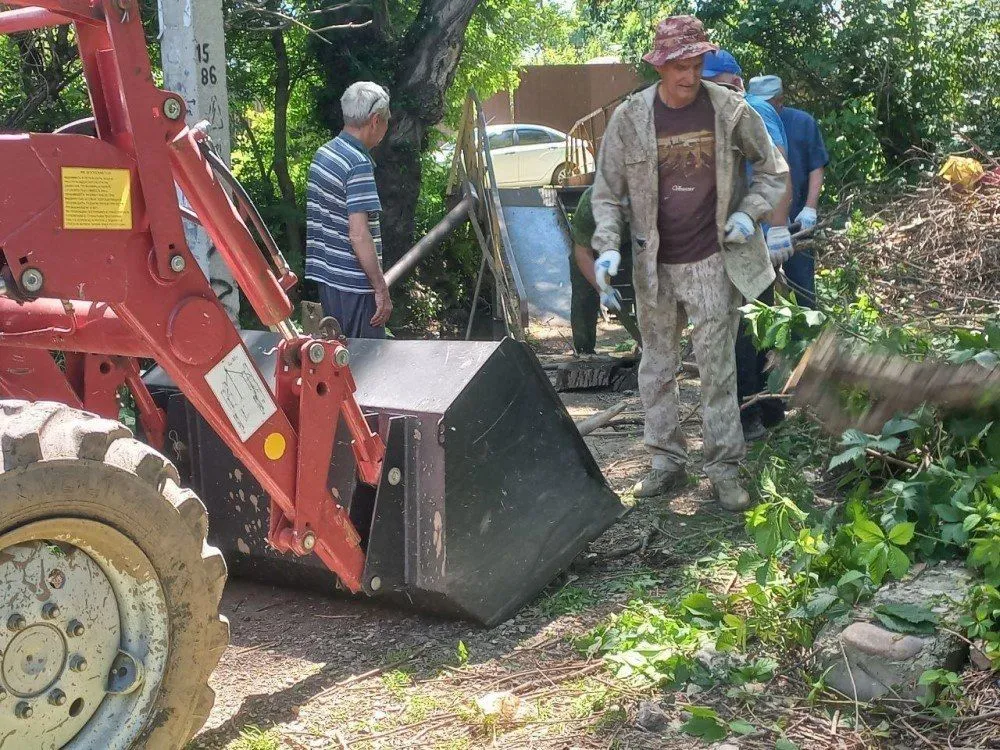 Более 40 кубометров мусора вывезено с берегов реки Бугунта в Ессентуках