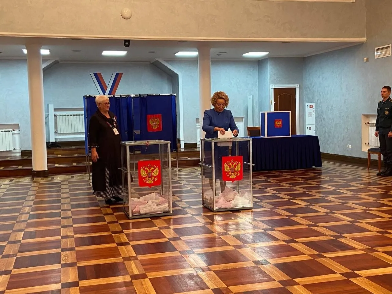 Матвиенко проголосовала на выборах в Петербурге