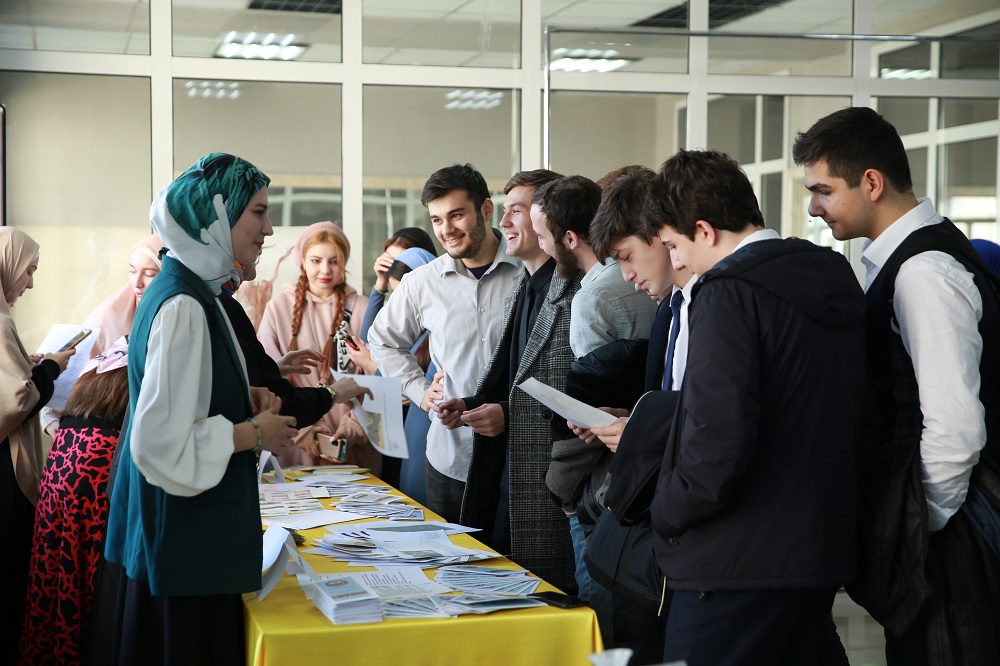 Ярмарка факультетов состоялась в ЧГУ им. А.А. Кадырова