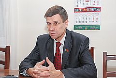 Председатель комитета Заксобрания Кубани В.Чернявский: "В 2012 году финансирование программы модернизации образования в крае увеличено в три раза"