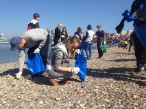 Экологическая акция по очистке побережья от мусора прошла во Владивостоке