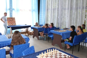 Ведущие шахматисты Ростовской области научат играть в шахматы детей из семей вынужденных переселенцев с Украины