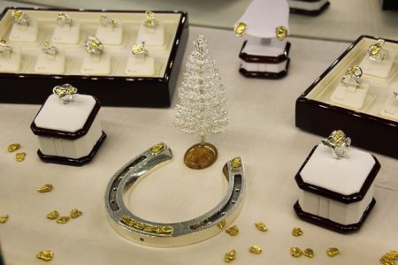Завод по производству ювелирных изделий с колымскими самородками открылся в Магаданской области