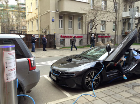 МОЭСК доведет до 50 число электрозаправок в Москве до конца года