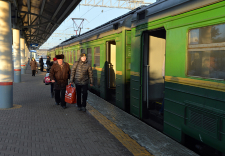 Движение пригородных поездов восстановлено в Красноярске после снегопада