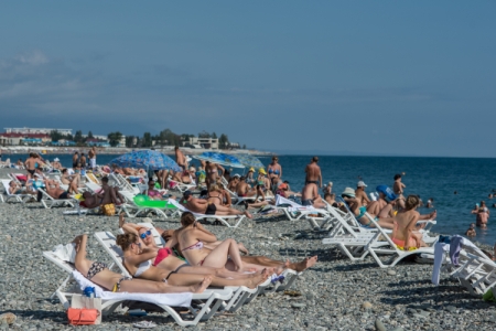 Из-за ограничения времени купания в Сочи туристы могут предпочесть другие черноморские курорты