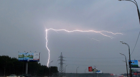 Штормовое предупреждение объявлено в Брянске из-за надвигающихся дождей с грозами