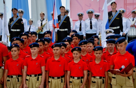 Юные патриоты Североморска вступят в "Юнармию" на борту авианосца "Адмирал Кузнецов"