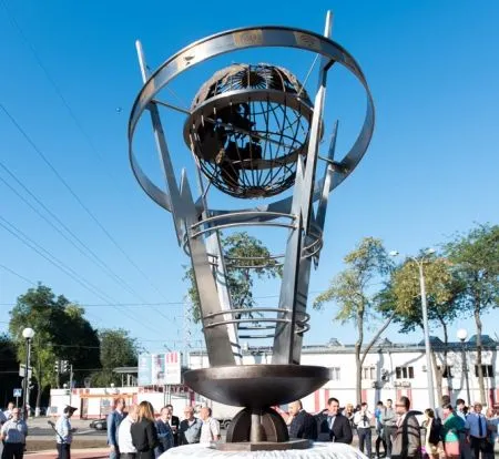 Первый в России памятник работникам всех отраслей связи установлен в Ростове-на-Дону