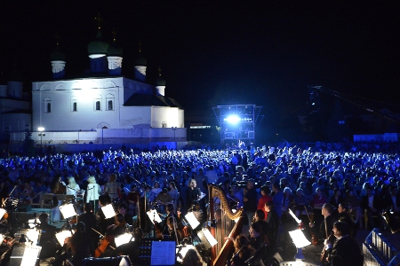 Более 4 тыс. зрителей посмотрели оперу в формате оpen air в астраханском кремле