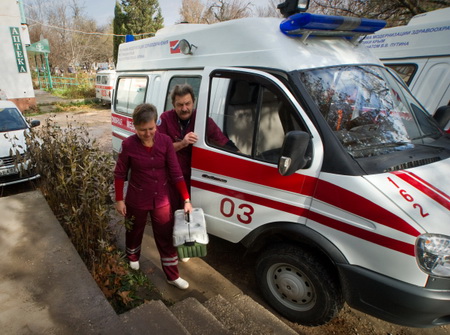 Власти Ростовской области направили 35 автомобилей скорой помощи в отдаленные территории региона