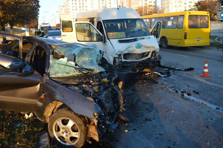 В Севастополе в ДТП с маршруткой пострадало 14 человек