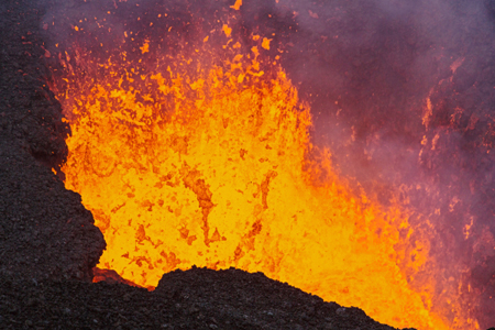 Сразу два вулкана на Камчатке выбросили столбы пепла на 5,5 км